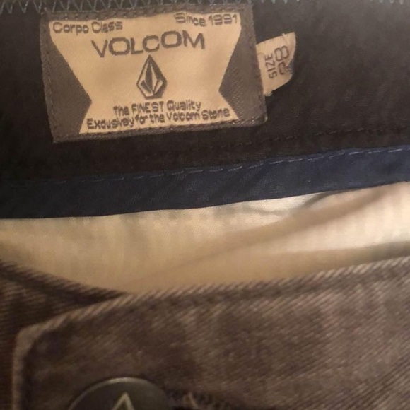 Levi jeans W31 L32 and size 28 volcom jeans - Picture 4 of 4